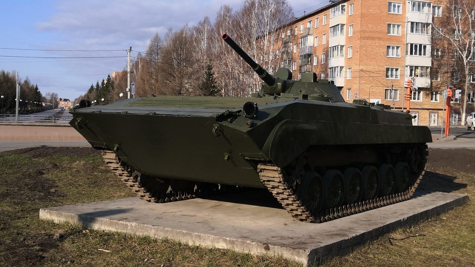 Боевая машина пехоты (БМП)-1